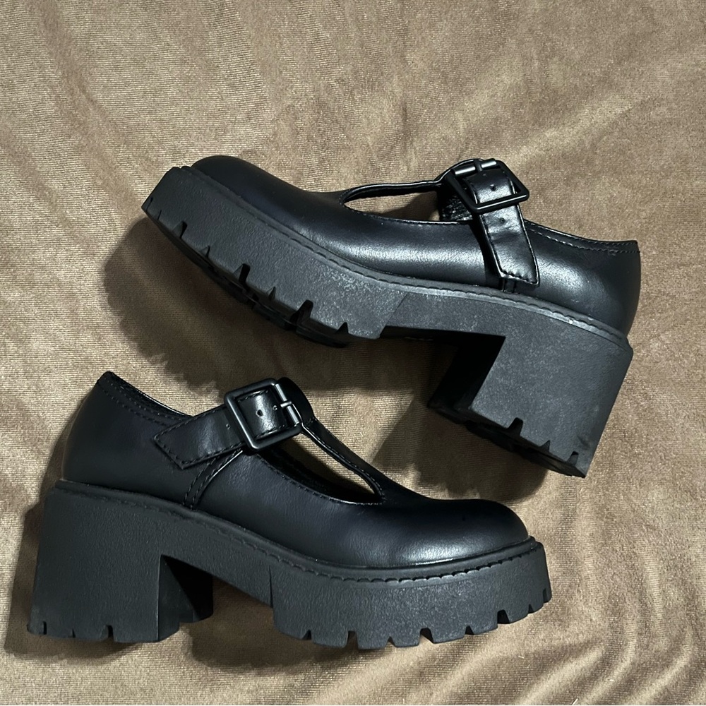 Madden Girl Women's Mary Jane shoes